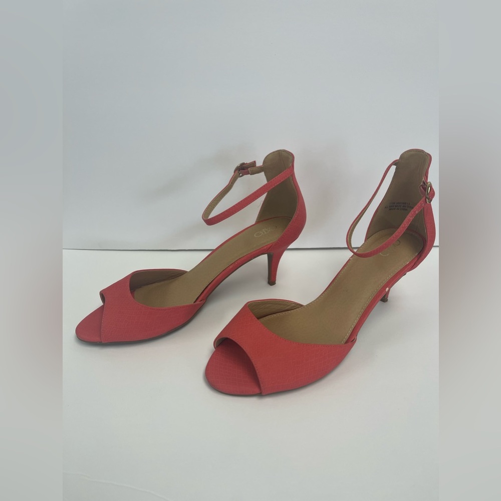 Cato. Size 11 Wide summer sandals peach